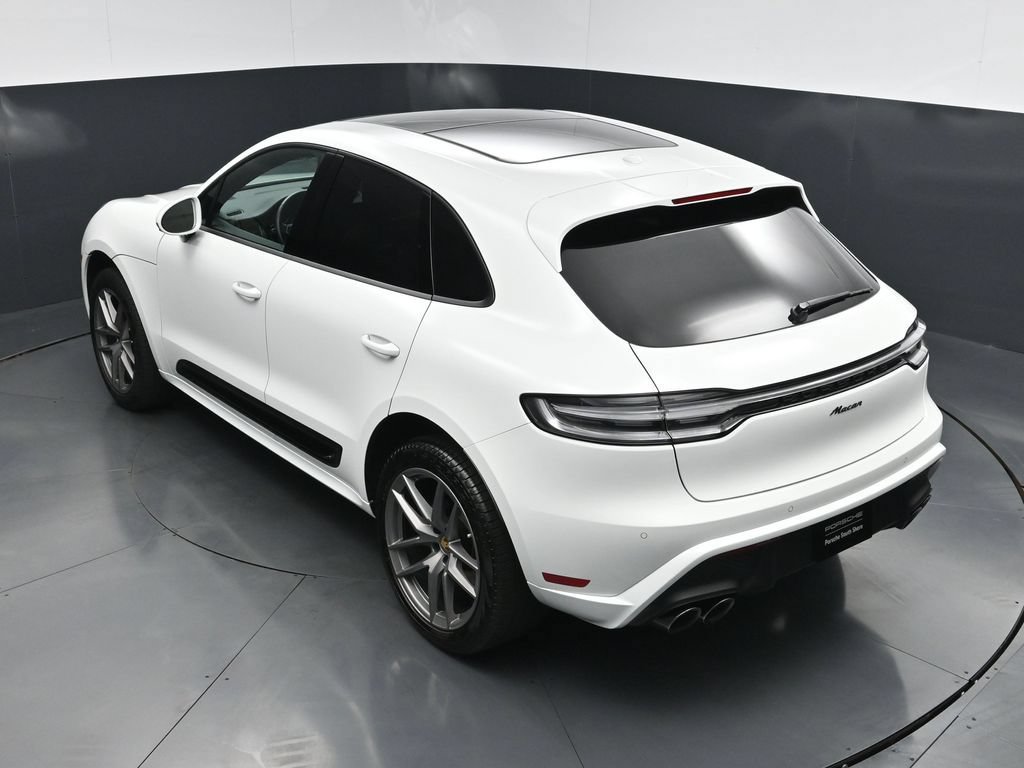 Certified 2025 Porsche Macan AWD/4WD image 18