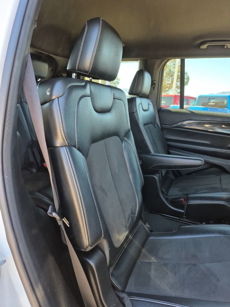 Used 2023 Jeep Grand Cherokee L Altitude AWD/4WD image 35