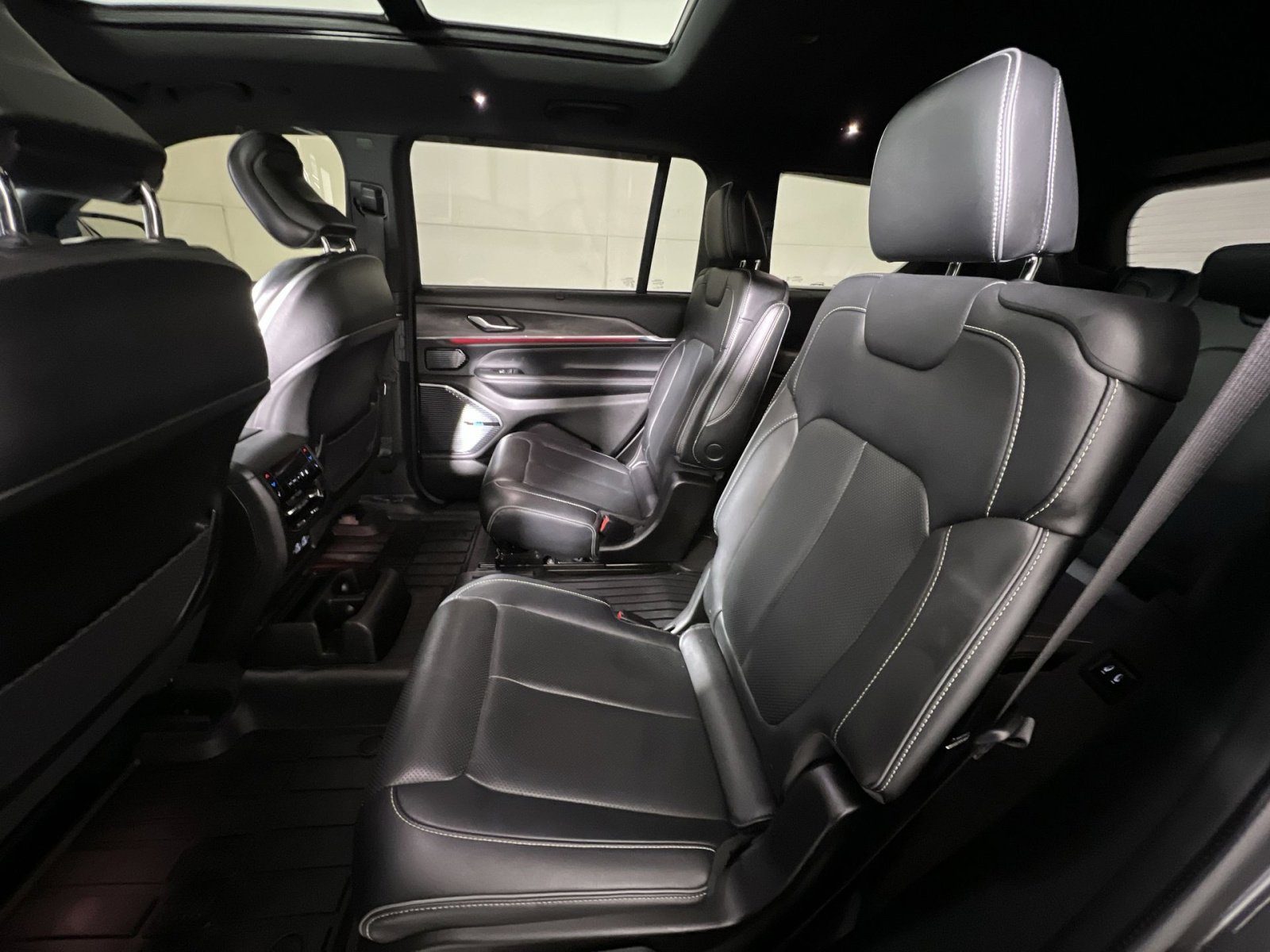 Used 2021 Jeep Grand Cherokee L Overland w/ Luxury Tech Group IV image 25