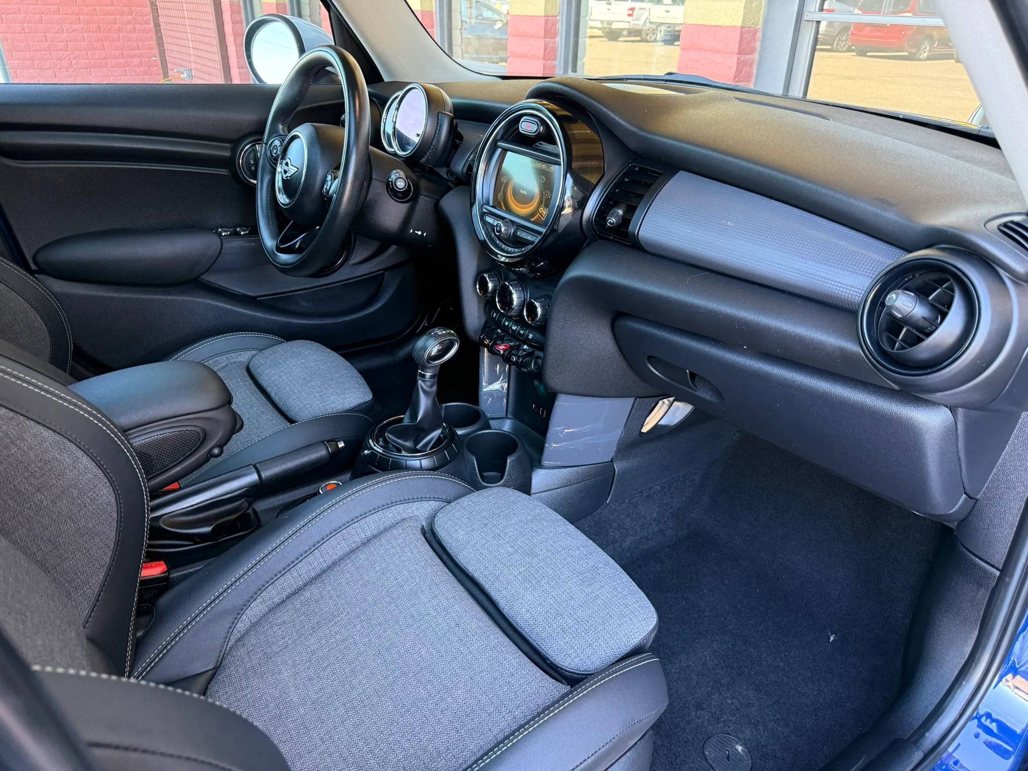 Used 2015 MINI Cooper 4-Door Hardtop image 23