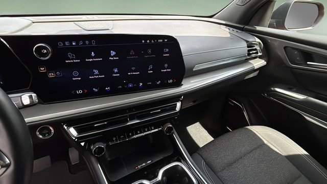 Used 2024 Chevrolet Traverse LT w/ Enhanced Driving Package FWD image 23