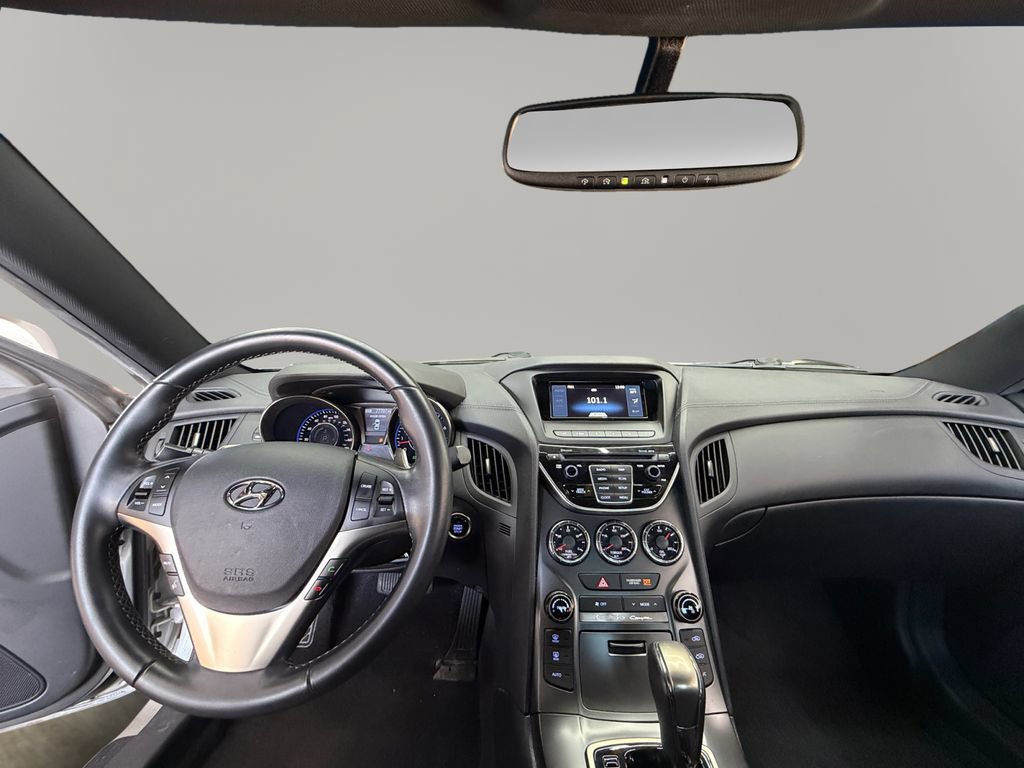 Used 2016 Hyundai Genesis 3.8 RWD image 11