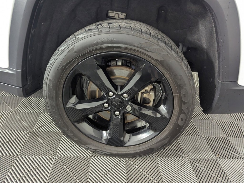 Certified 2023 Jeep Grand Cherokee L Laredo image 20