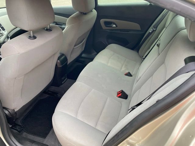 Used 2015 Chevrolet Cruze LT w/ Technology Package FWD image 17