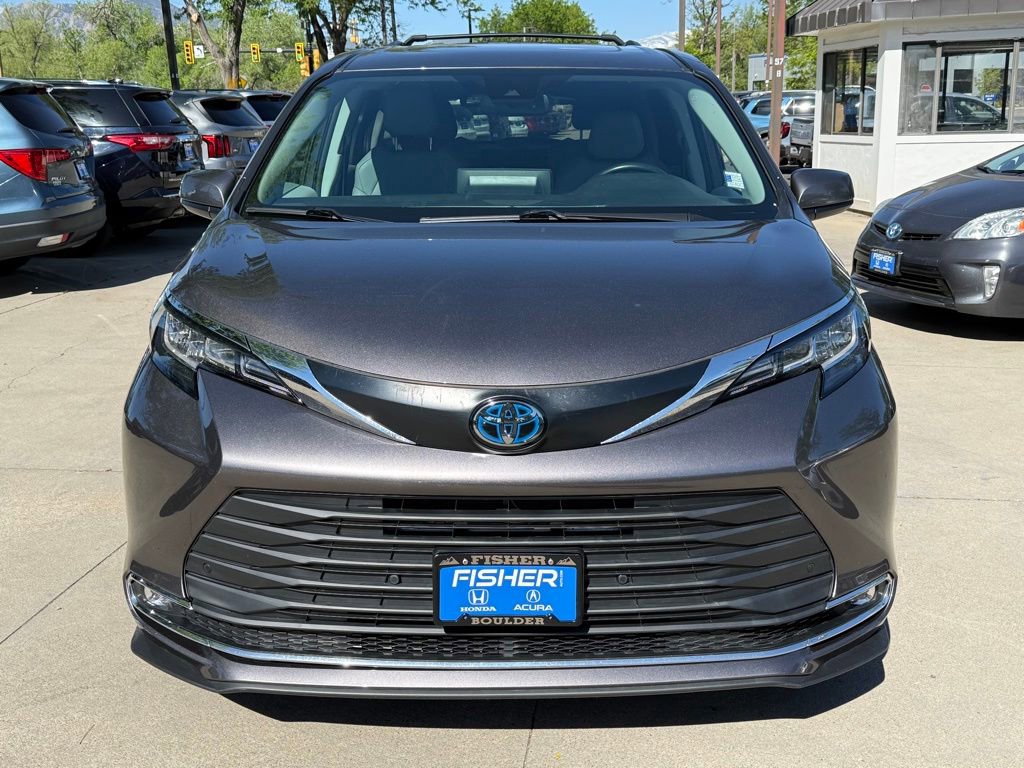 Used 2022 Toyota Sienna XLE AWD/4WD image 7