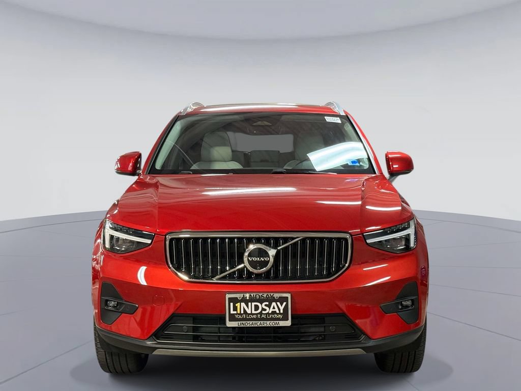 Certified 2024 Volvo XC40 B5 Ultimate w/ Protection Package Premier AWD/4WD image 8