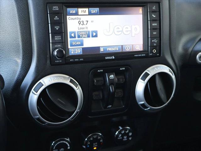 Used 2015 Jeep Wrangler Unlimited Sahara w/ Dual Top Group AWD/4WD image 17