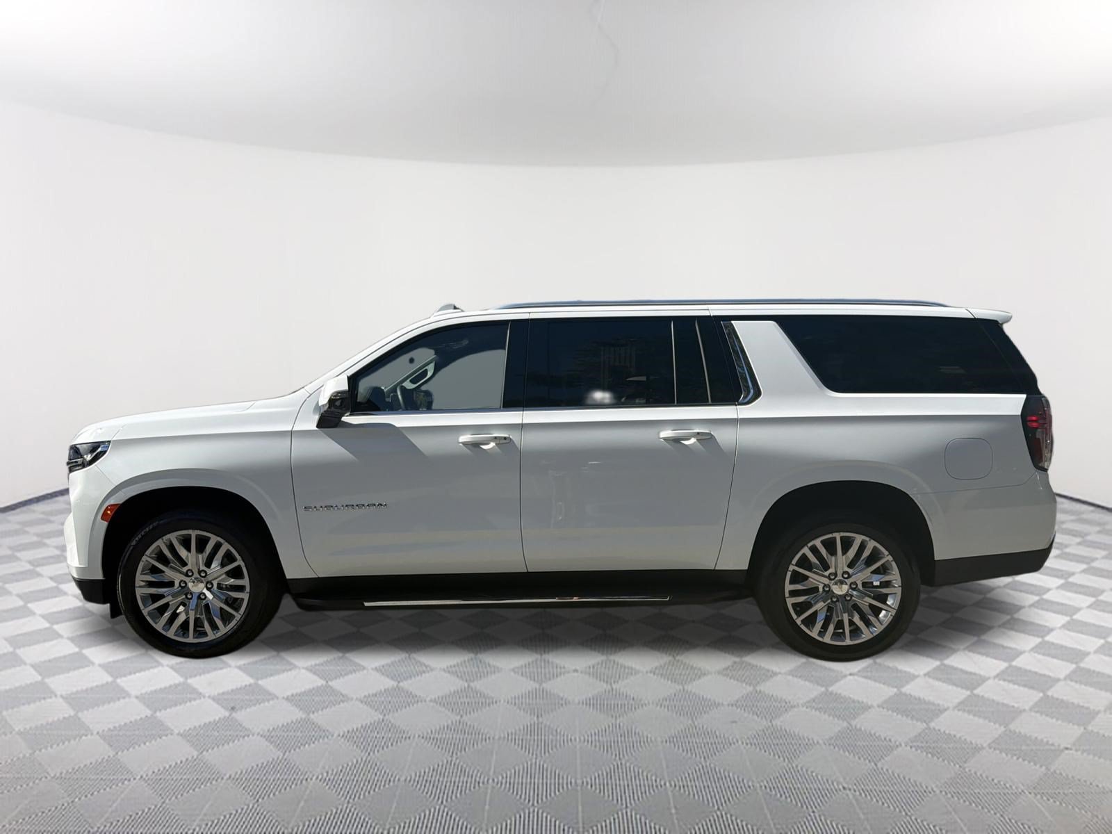 Used 2024 Chevrolet Suburban LT w/ Luxury Package AWD/4WD image 9