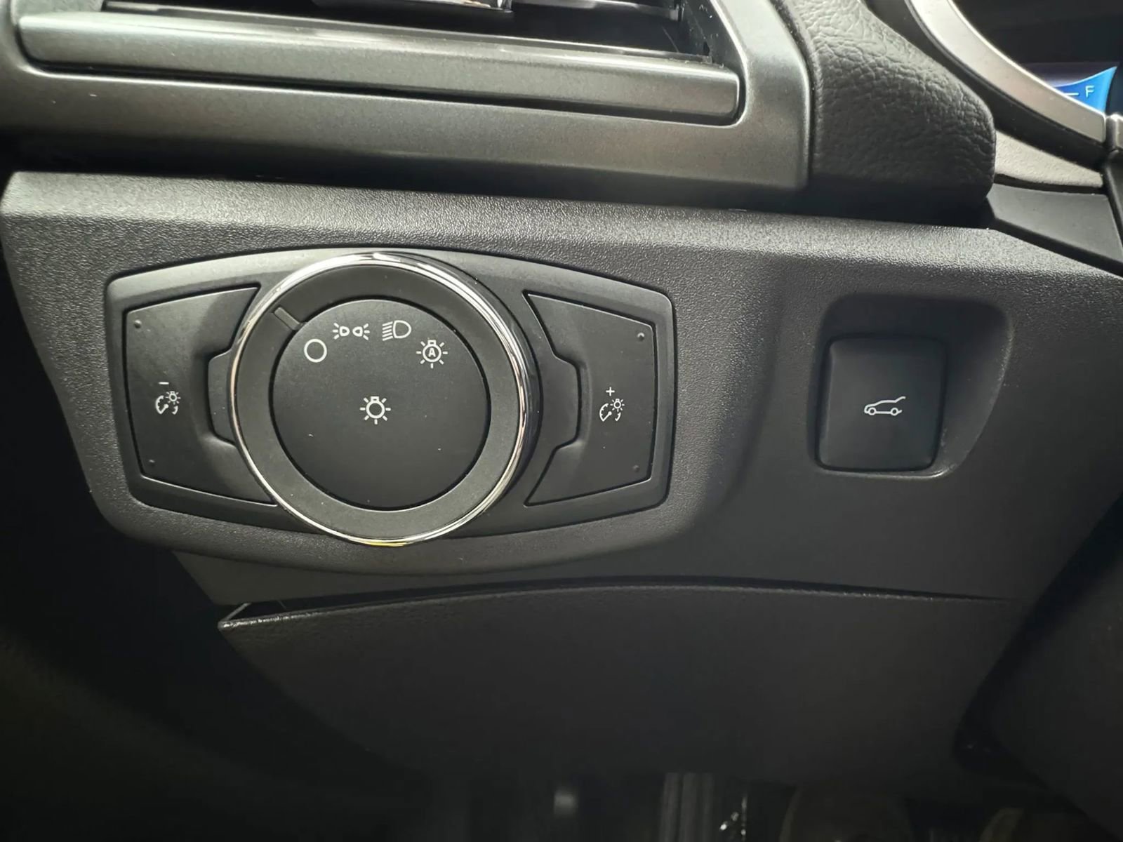 Used 2016 Ford Fusion SE image 16