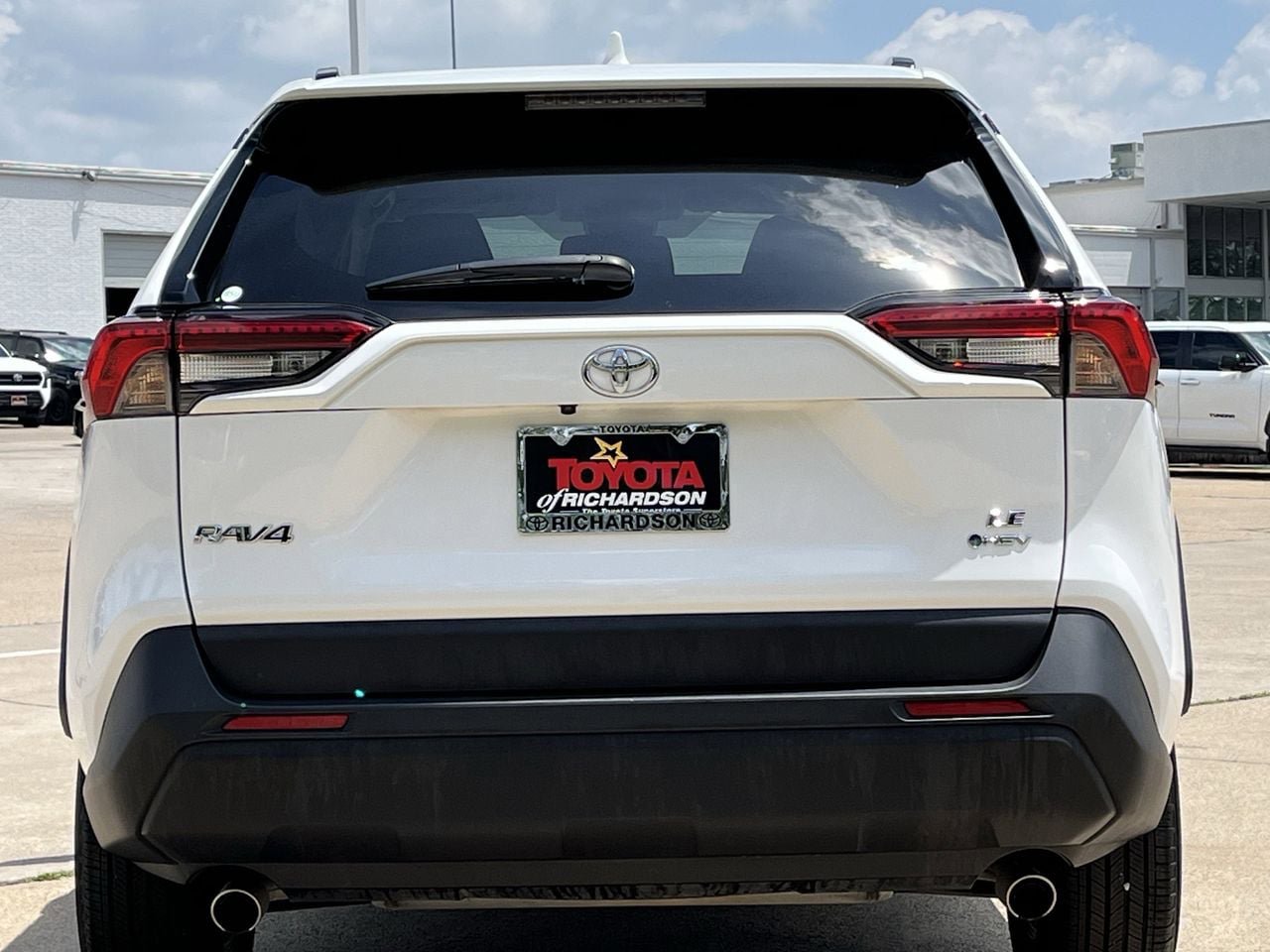 Used 2025 Toyota RAV4 LE AWD/4WD image 5