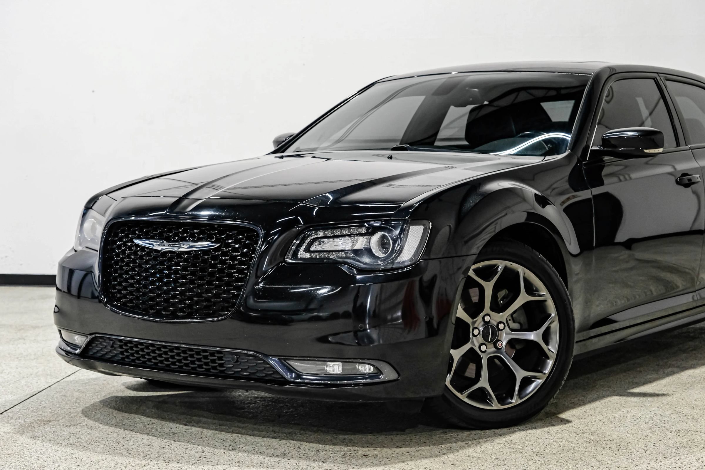 Used 2015 Chrysler 300 S w/ 300S Premium Group RWD image 14