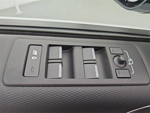 Certified 2025 Land Rover Discovery Dynamic SE image 28