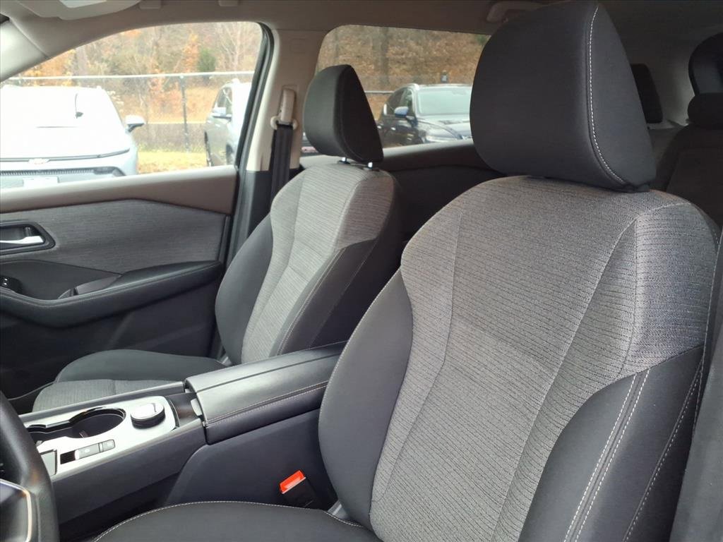 Used 2023 Nissan Rogue SV image 12