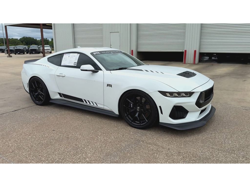 Used 2025 Ford Mustang GT Premium w/ GT Performance Package RWD image 2