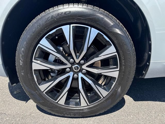 Certified 2025 Volvo XC60 B5 Plus AWD/4WD image 9