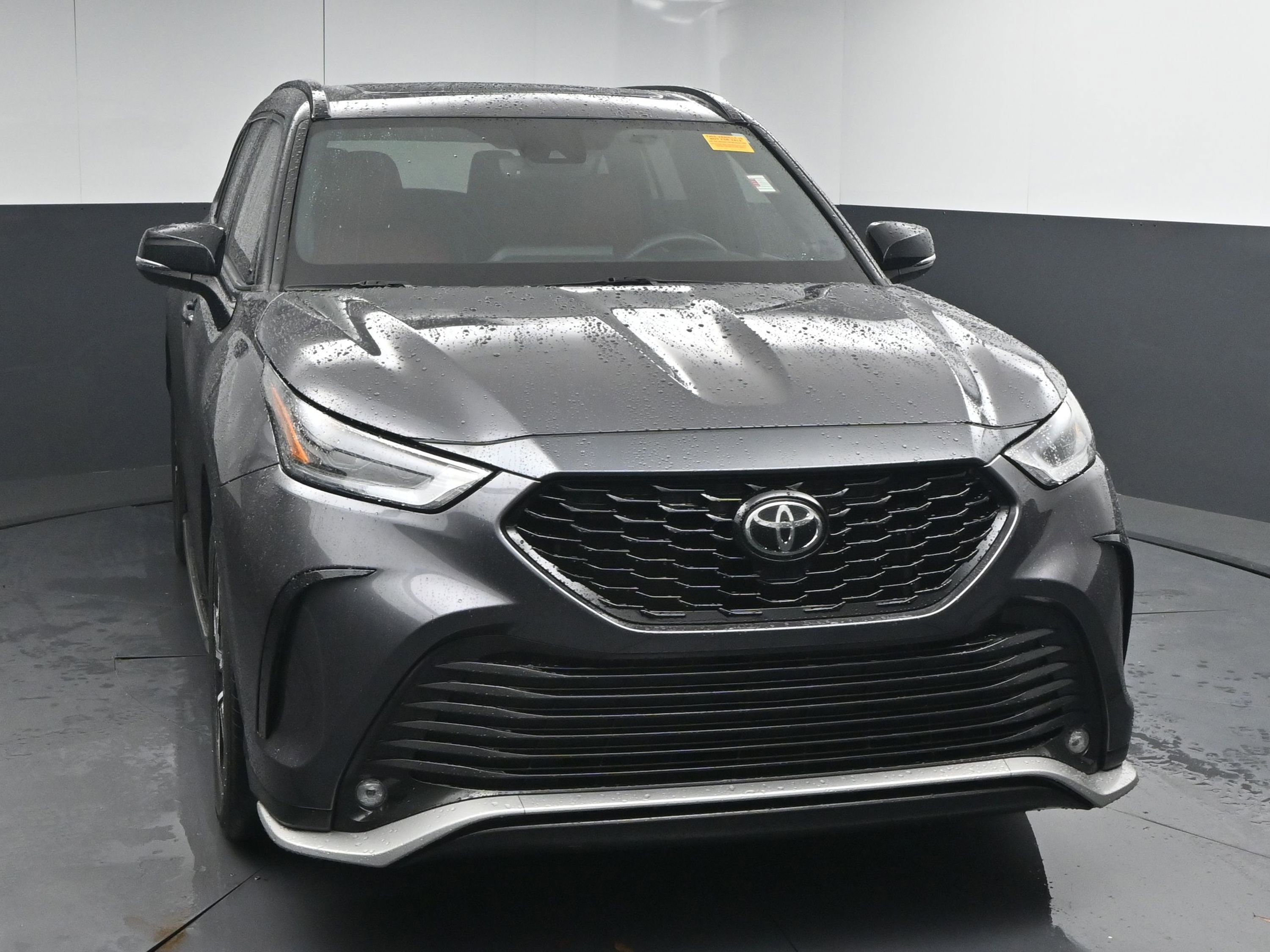 Certified 2021 Toyota Highlander XSE image 2