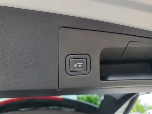 Used 2024 Cadillac XT5 Premium Luxury w/ LPO, Floor Liner Package FWD image 30