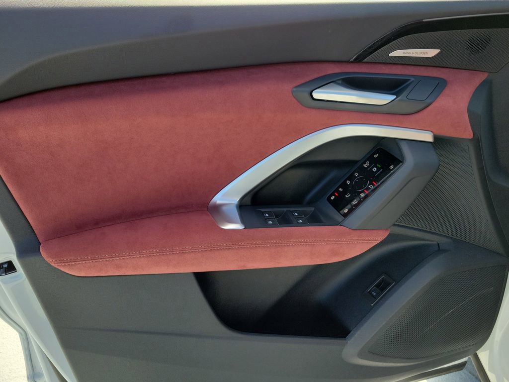 New 2025 Audi SQ5 Prestige image 17