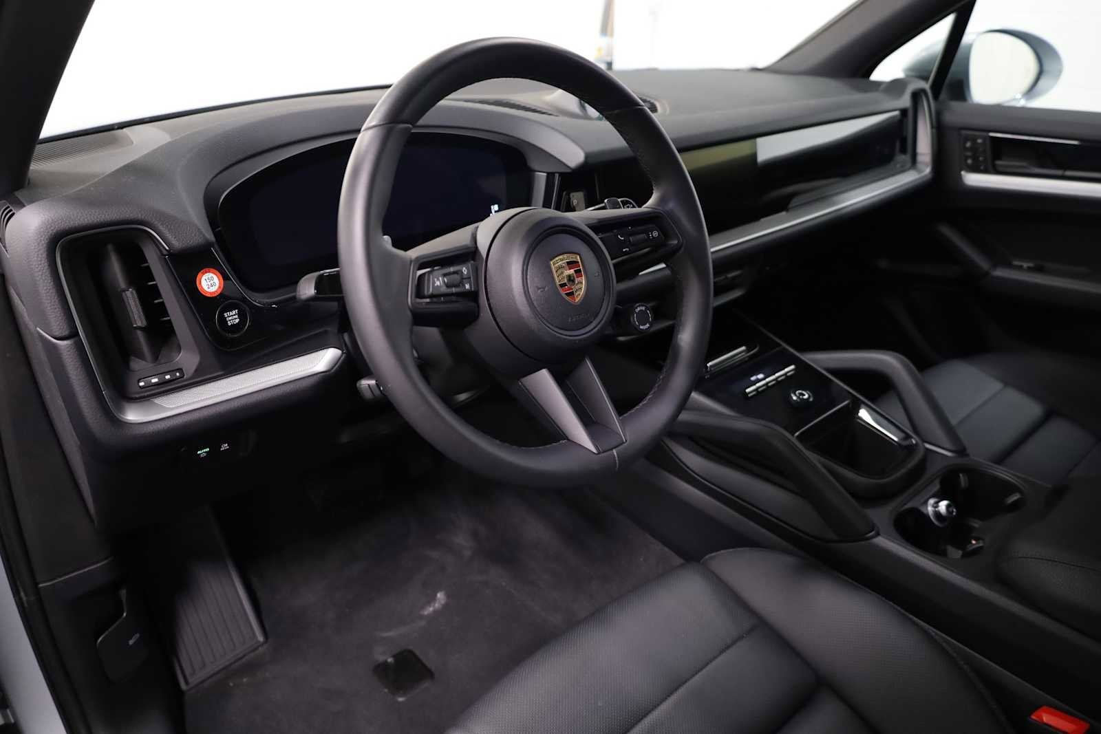 Certified 2024 Porsche Cayenne image 4