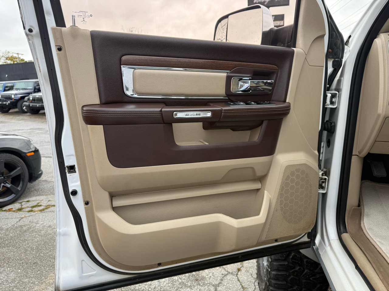 Used 2015 RAM 3500 Laramie w/ Convenience Group image 23