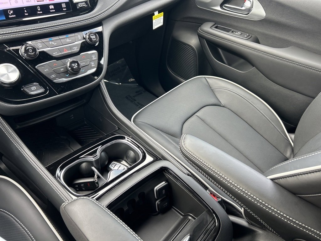 New 2026 Chrysler Pacifica Limited w/ S Appearance Package image 33