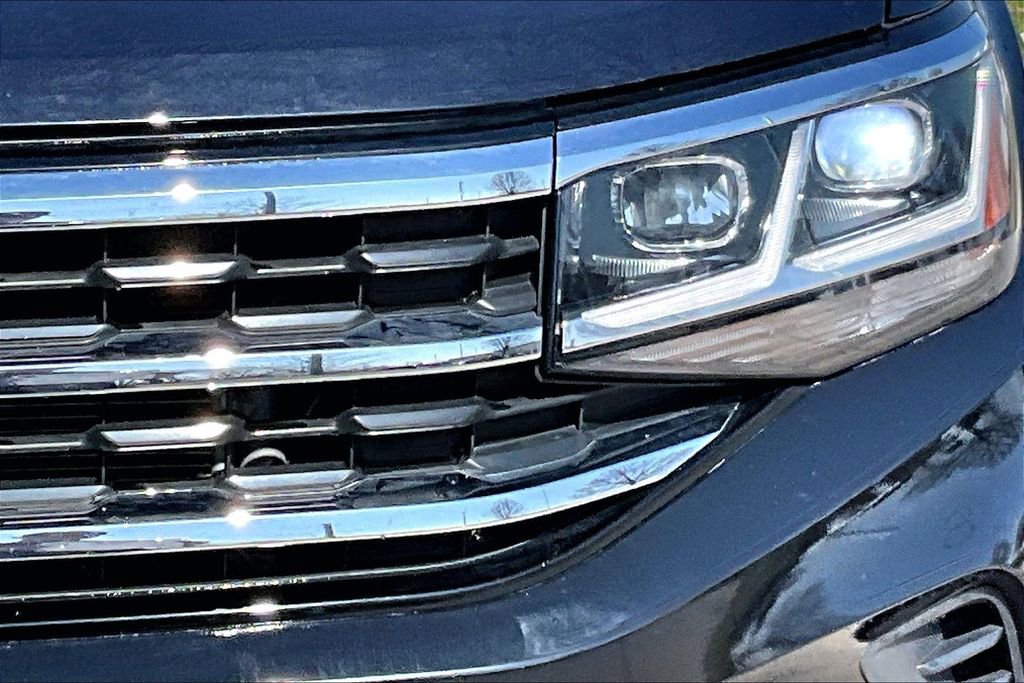 Used 2022 Volkswagen Atlas Cross Sport SE image 11