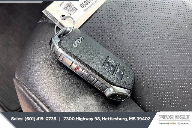 Used 2024 Kia Carnival EX image 9