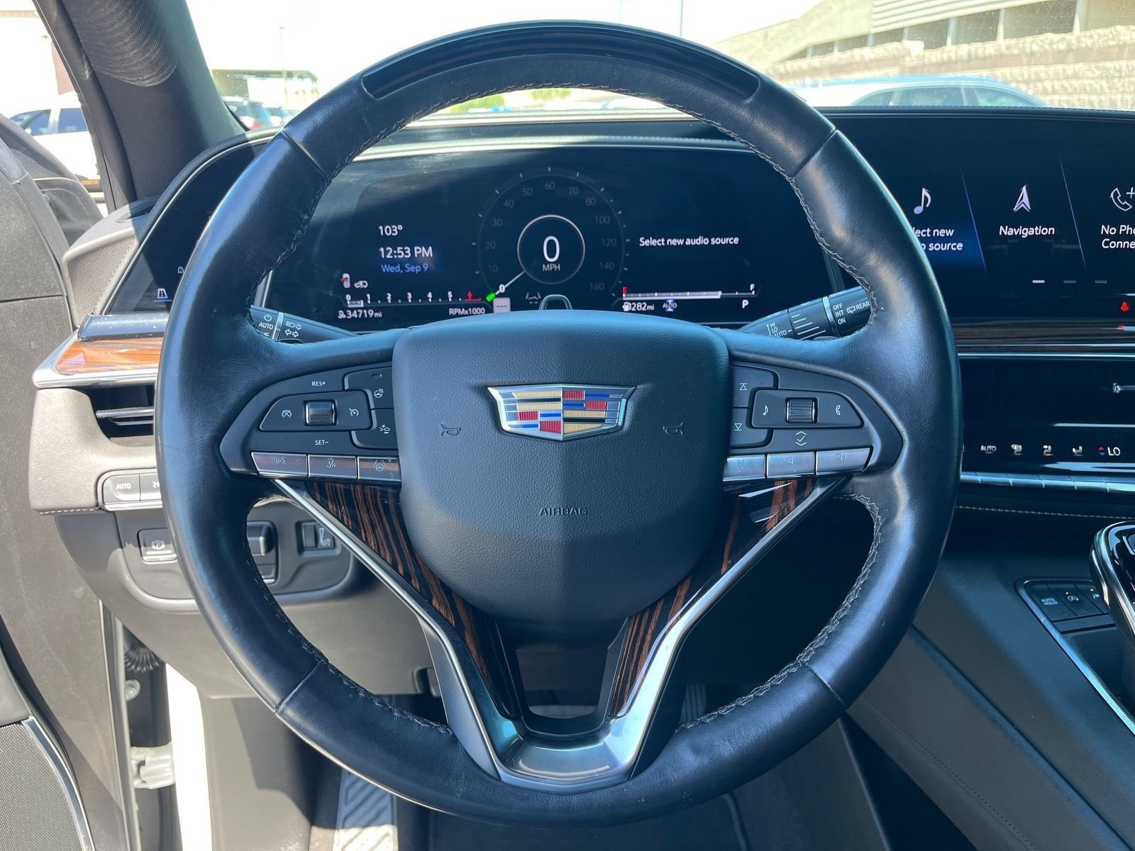 Used 2022 Cadillac Escalade ESV Premium Luxury w/ Performance Package AWD/4WD image 18