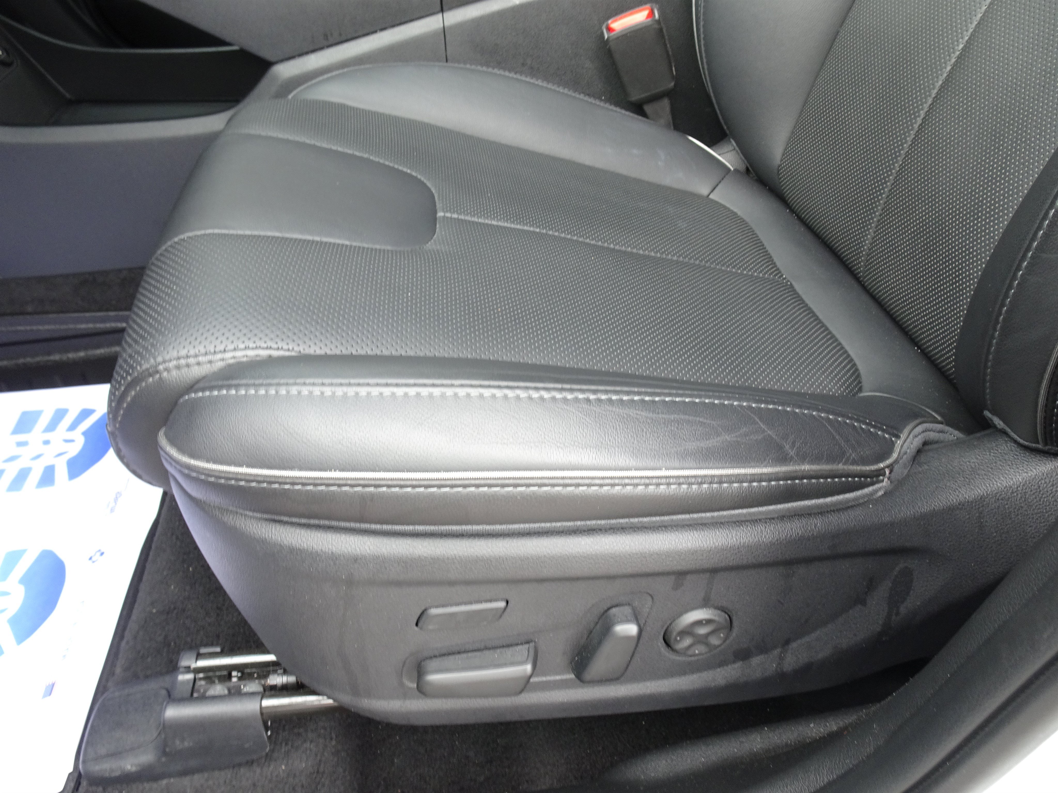 Used 2023 Hyundai Santa Fe Limited AWD/4WD image 9