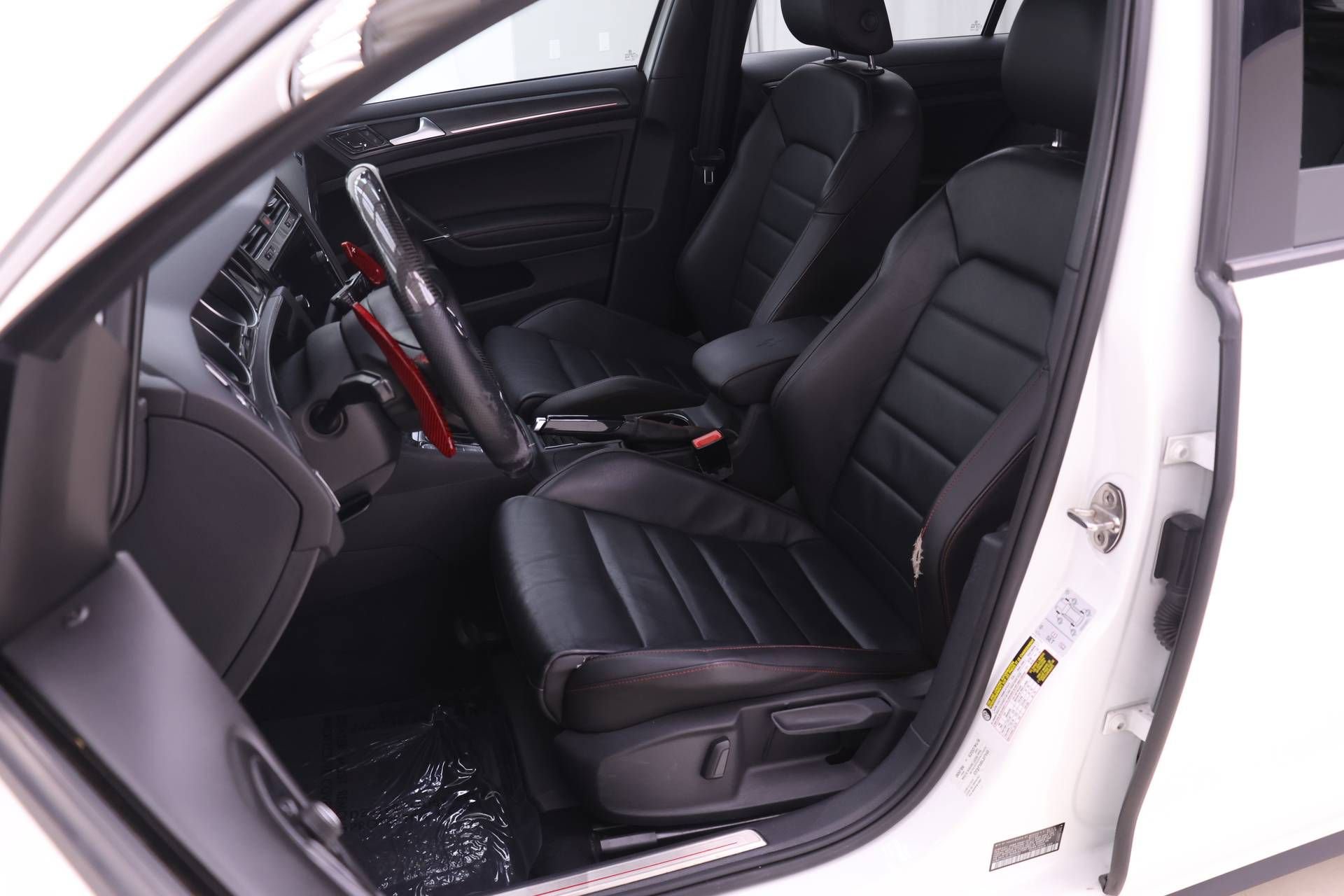 Used 2019 Volkswagen GTI SE image 4