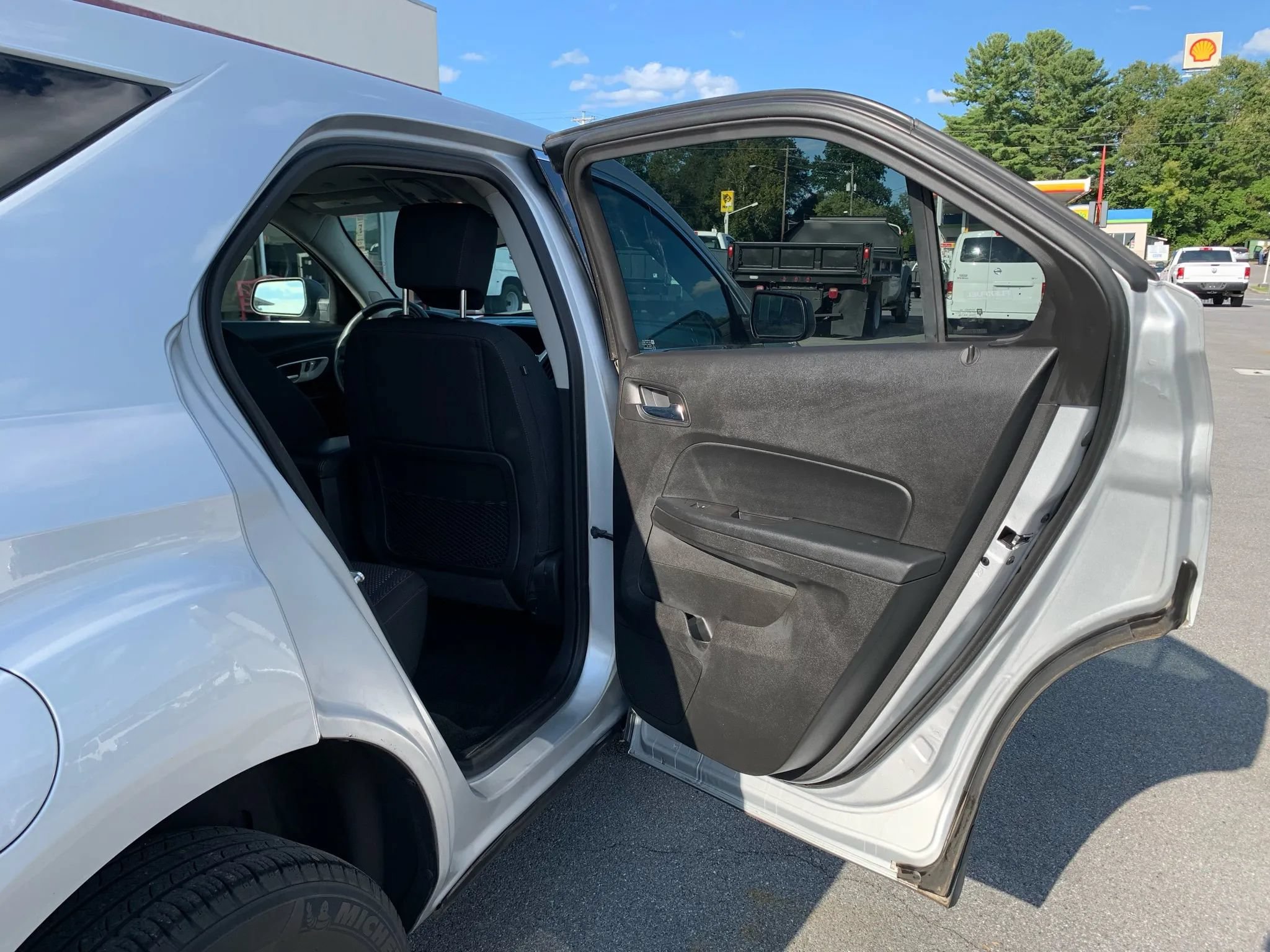 Used 2017 Chevrolet Equinox LS AWD/4WD image 24
