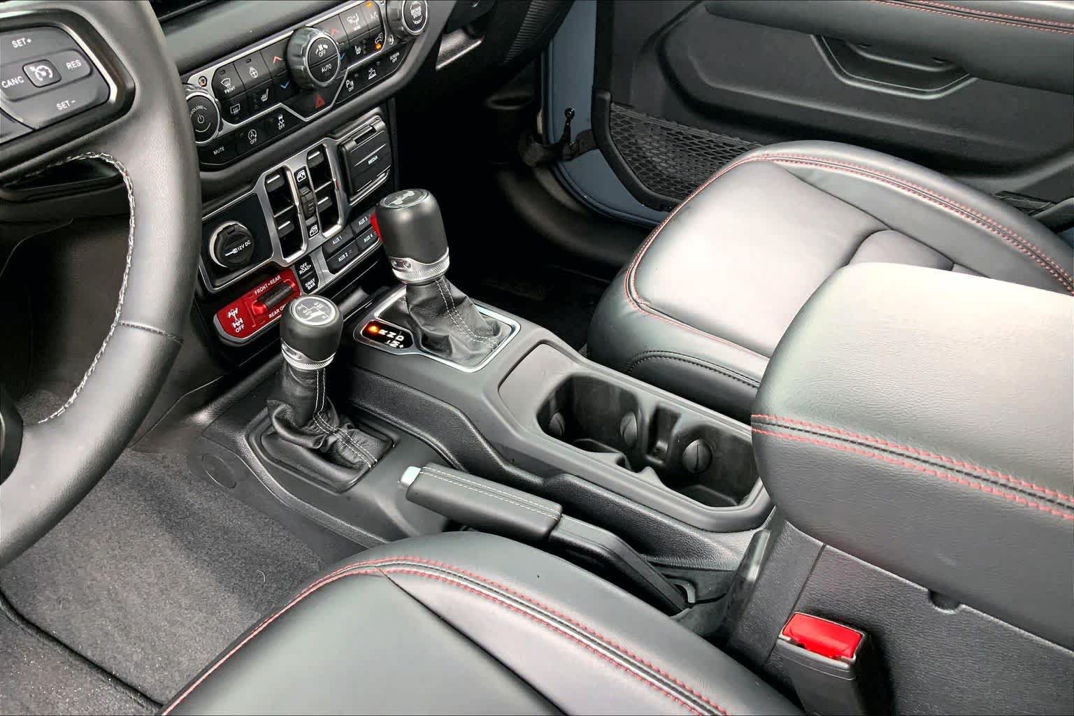 Used 2025 Jeep Wrangler Unlimited Rubicon AWD/4WD image 17