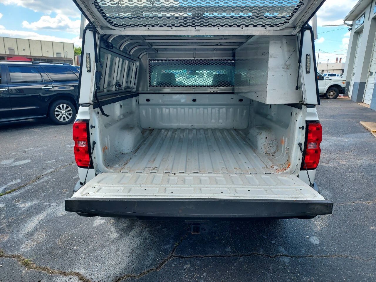 Used 2018 Chevrolet Silverado 1500 W/T AWD/4WD image 7