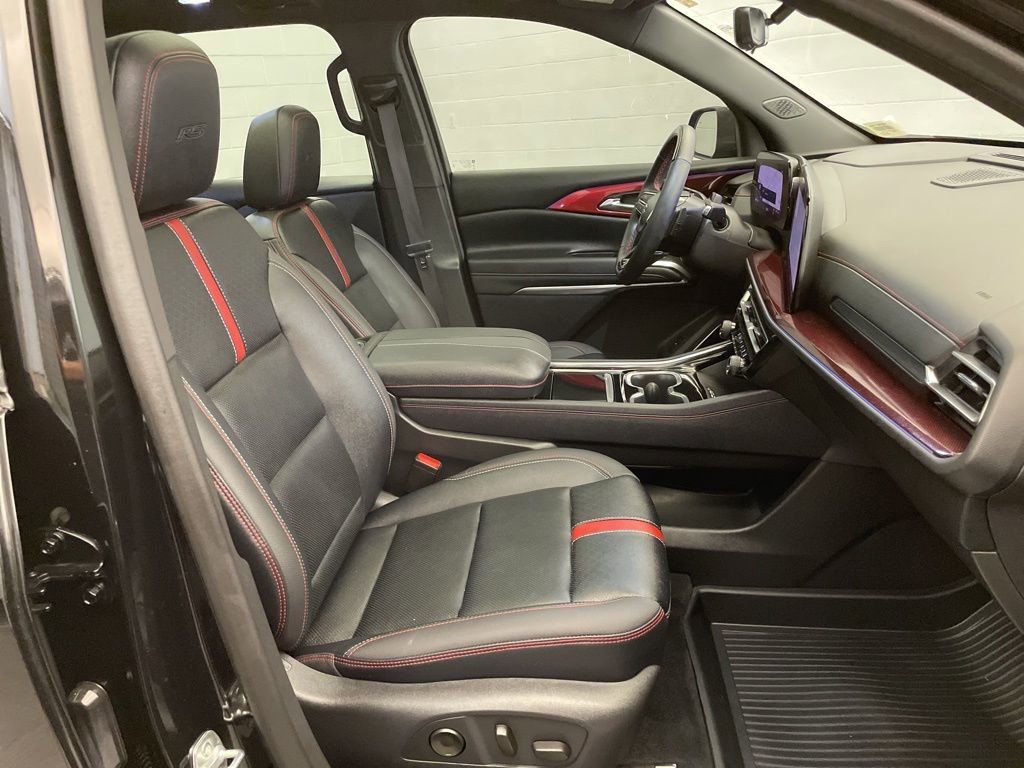 Used 2025 Chevrolet Traverse RS w/ LPO, Floor Liner Package image 24