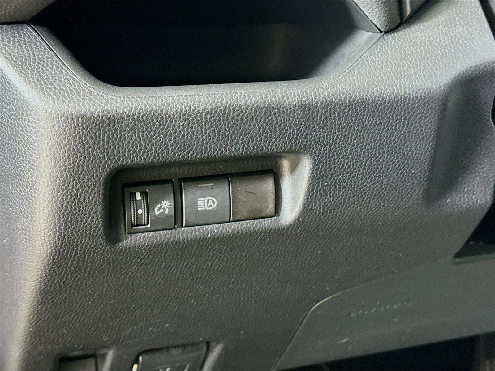 Used 2021 Toyota RAV4 LE image 14