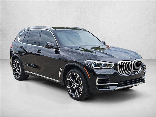 Used 2022 BMW X5 xDrive40i w/ Executive Package AWD/4WD image 3