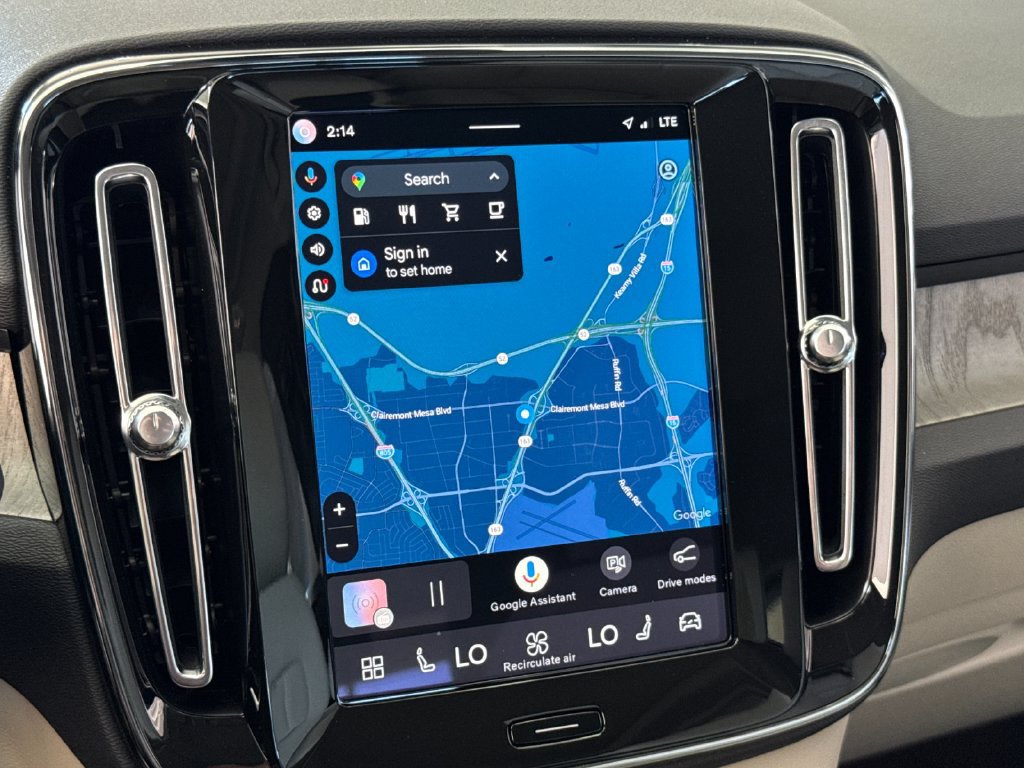 Certified 2024 Volvo XC40 B5 Ultimate w/ Protection Package Premier AWD/4WD image 18