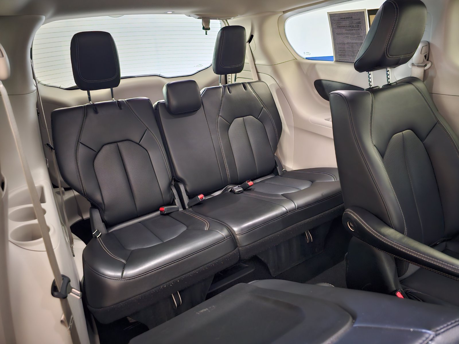 Used 2024 Chrysler Pacifica Limited FWD image 23