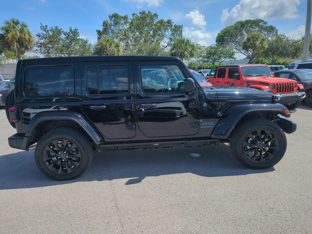 Used 2025 Jeep Wrangler Unlimited Sahara w/ Safety Group AWD/4WD image 5
