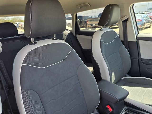 Used 2025 Volkswagen Taos SE AWD/4WD image 12