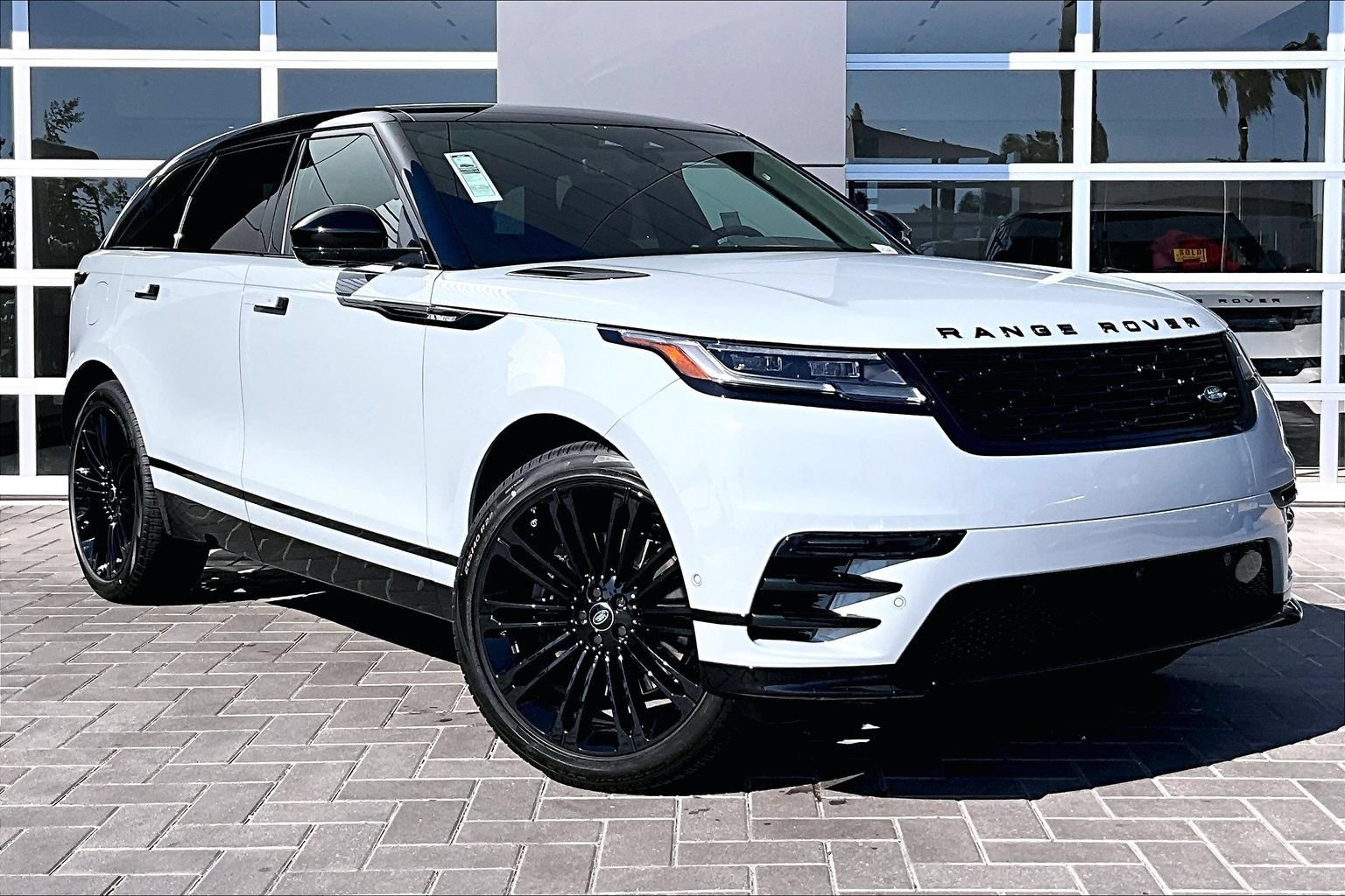 New 2026 Land Rover Range Rover Velar Dynamic SE AWD/4WD image 2
