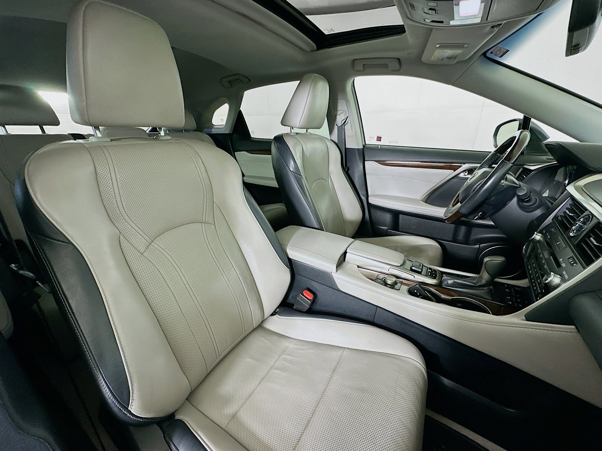 Used 2016 Lexus RX 450h AWD w/ Cold Weather Package image 33