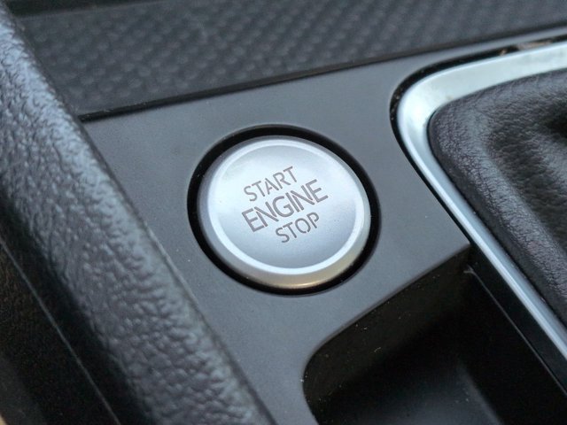 Used 2025 Volkswagen Jetta SE FWD image 26