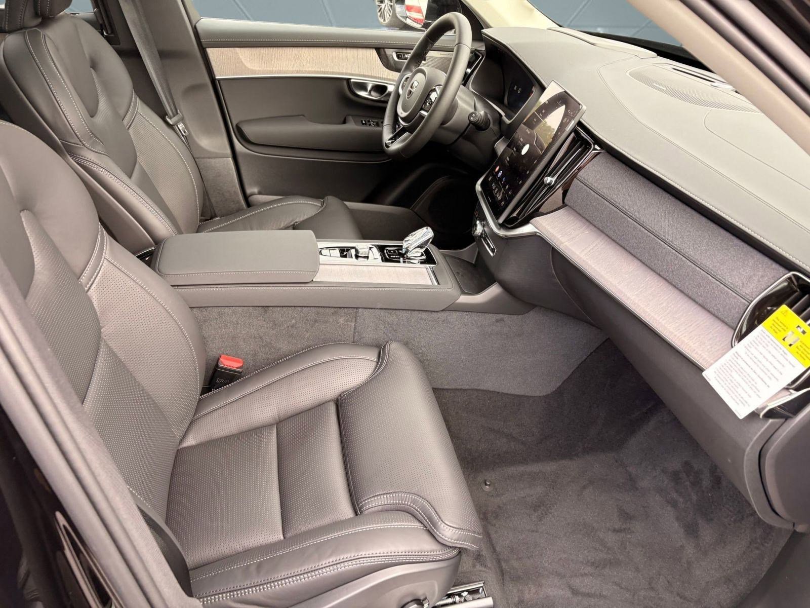 New 2026 Volvo XC90 B6 Ultra w/ Protection Package image 27