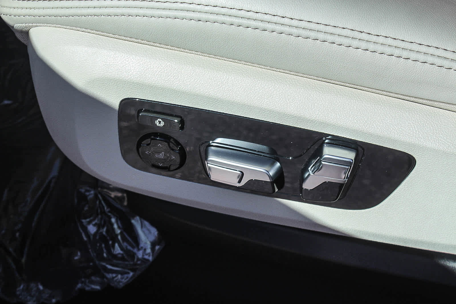 Used 2026 BMW X5 sDrive40i w/ M Sport Package RWD image 21