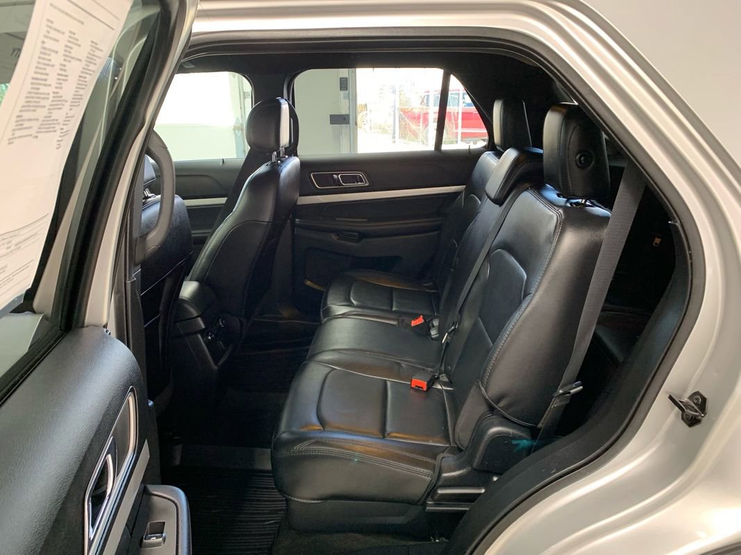 Used 2017 Ford Explorer XLT w/ Equipment Group 202A AWD/4WD image 20