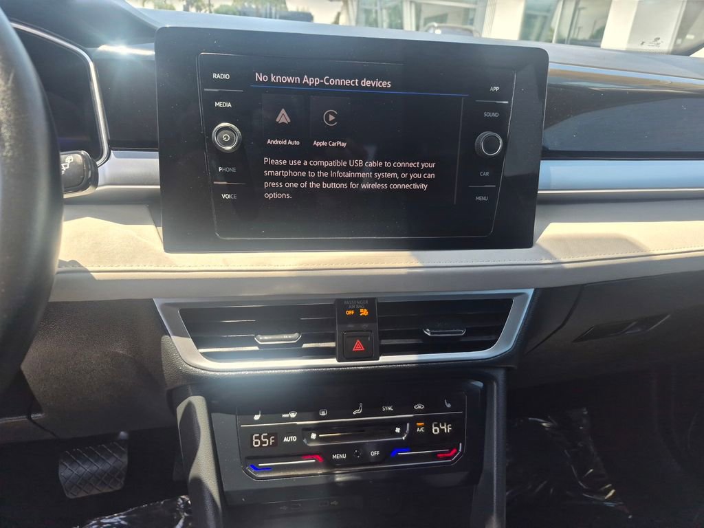 Used 2025 Volkswagen Taos SE FWD image 18