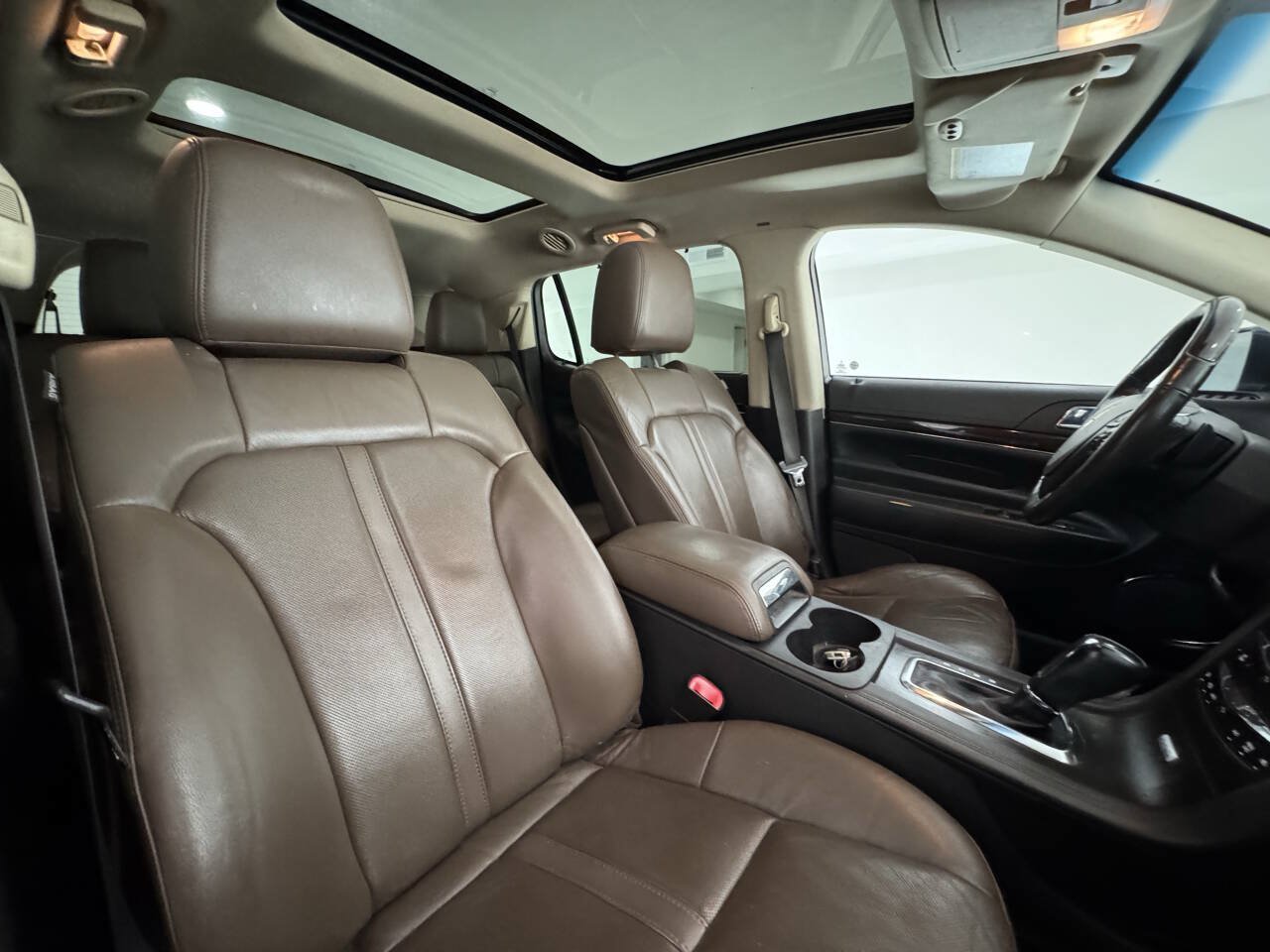 Used 2017 Lincoln MKT FWD image 28