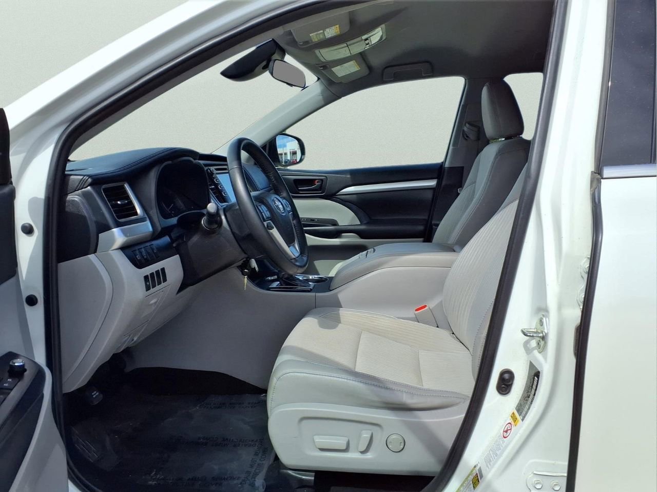 Used 2019 Toyota Highlander Plus AWD/4WD image 16