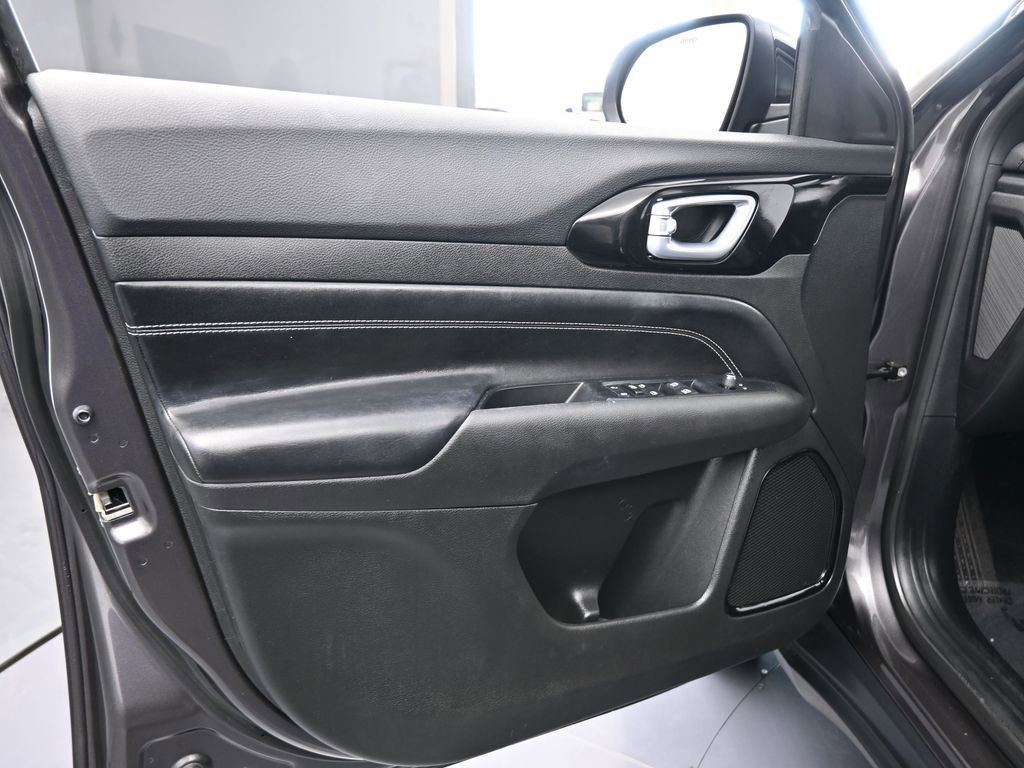 Used 2022 Jeep Compass Altitude image 15